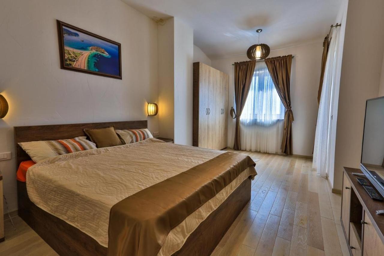 Sunny Calia * Budva