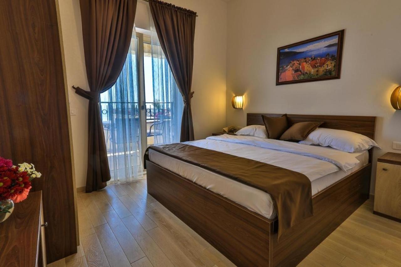 Sunny Calia Villa