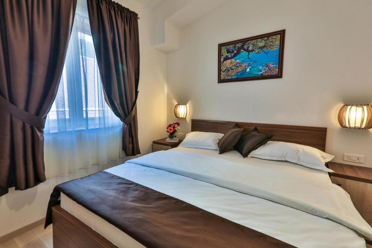 Sunny Calia Villa